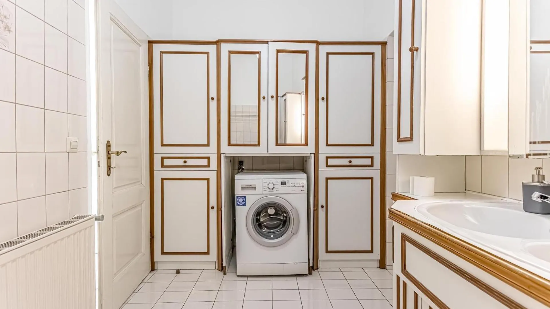 Friendly 4Br Shared Apt- Near Downtown Wiedeń Apartament